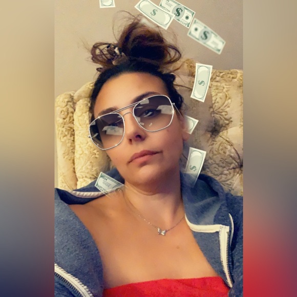 Meet your Posher, Cyndy Elizabeth - Picture 9 of 10